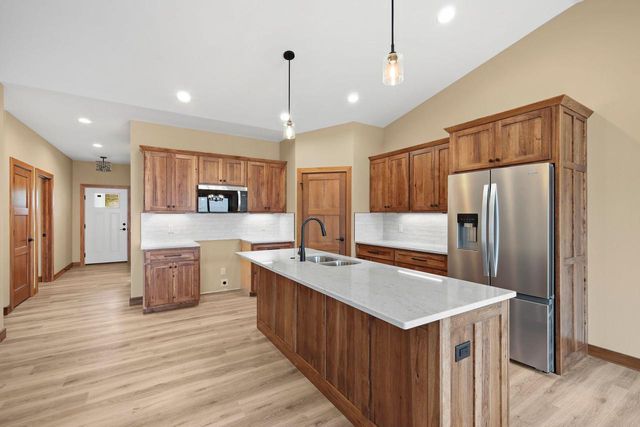 638 Sunset & 217 Dale Drive, Lodi, WI 53555