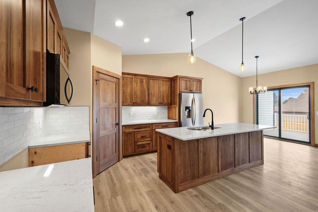 638 Sunset & 217 Dale Drive, Lodi, WI 53555