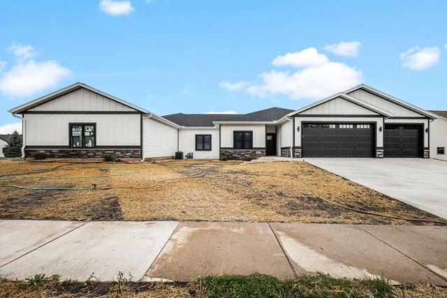 638 Sunset & 217 Dale Drive, Lodi, WI 53555