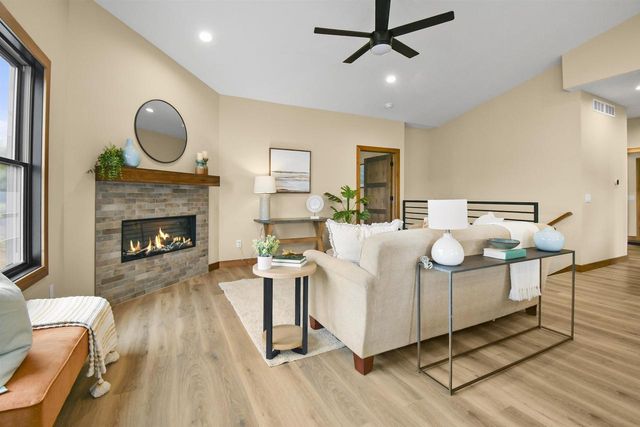 638 Sunset & 217 Dale Drive, Lodi, WI 53555