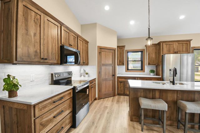 638 Sunset & 217 Dale Drive, Lodi, WI 53555