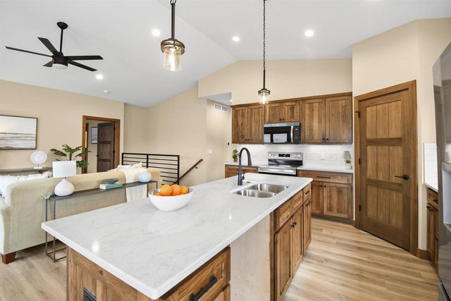 638 Sunset & 217 Dale Drive, Lodi, WI 53555