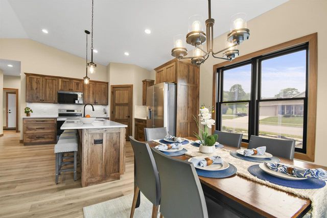 638 Sunset & 217 Dale Drive, Lodi, WI 53555