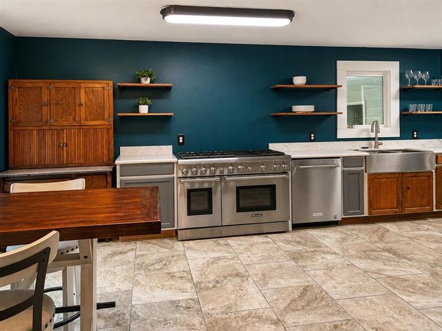 401 W First St Street, Iowa, LA 70647