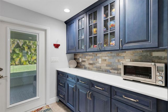 2529 SUNSET DRIVE, Largo, FL 33770