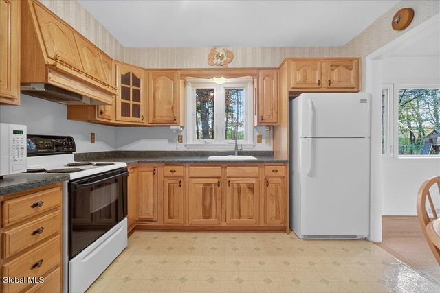 44 Damask Drive, Clifton Park, NY 12065