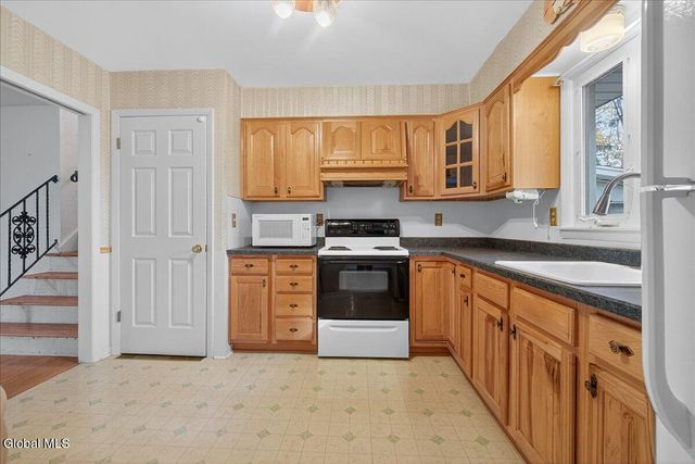 44 Damask Drive, Clifton Park, NY 12065