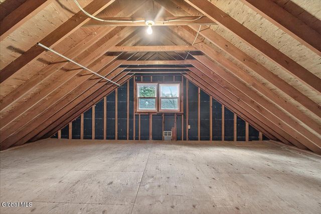 44 Damask Drive, Clifton Park, NY 12065