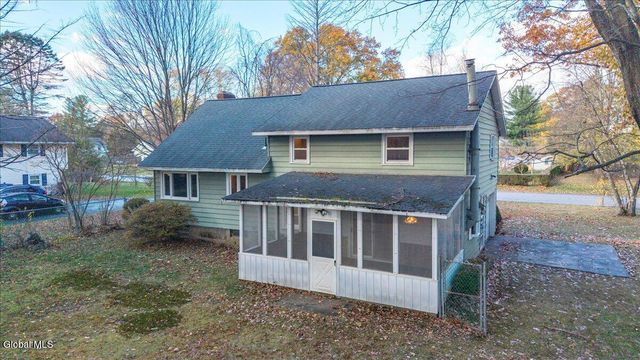 44 Damask Drive, Clifton Park, NY 12065