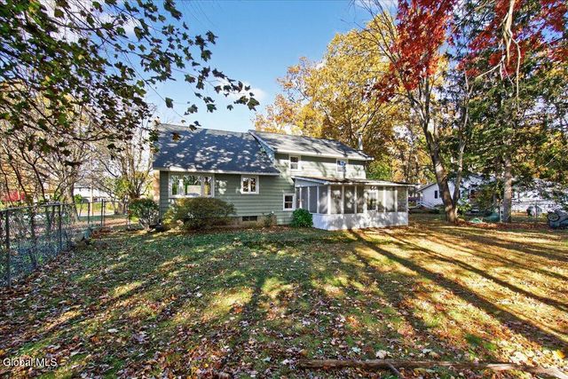 44 Damask Drive, Clifton Park, NY 12065