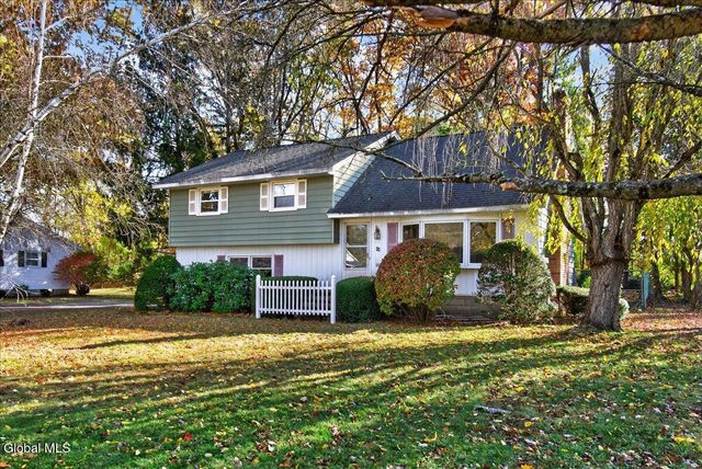 44 Damask Drive, Clifton Park, NY 12065