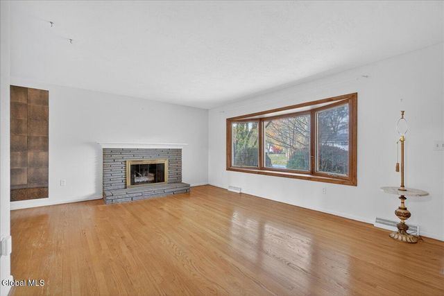 44 Damask Drive, Clifton Park, NY 12065