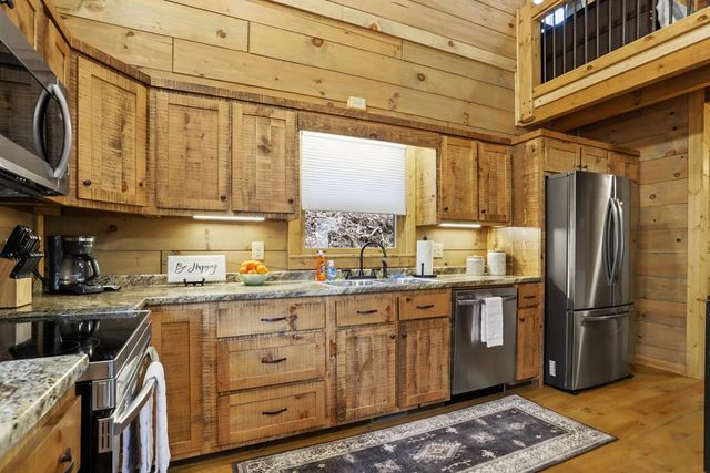 187 Cashes Valley Lane, Cherry Log, GA 30522