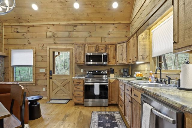 187 Cashes Valley Lane, Cherry Log, GA 30522