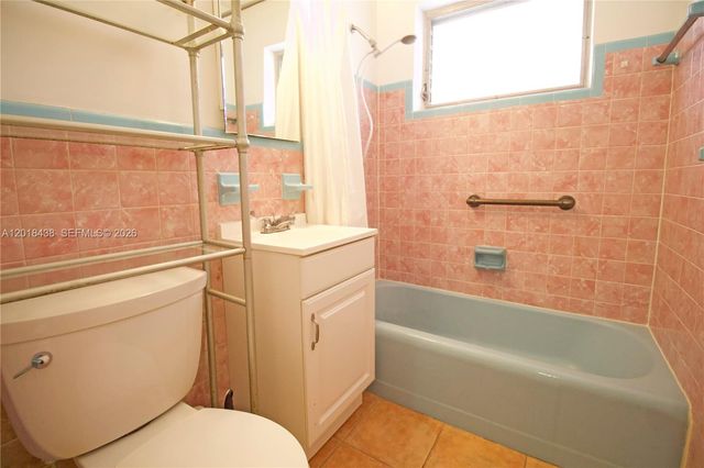 125 SW 3rd Ave, Hallandale Beach, FL 33009