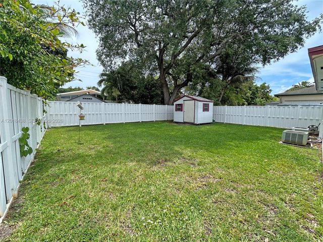 125 SW 3rd Ave, Hallandale Beach, FL 33009