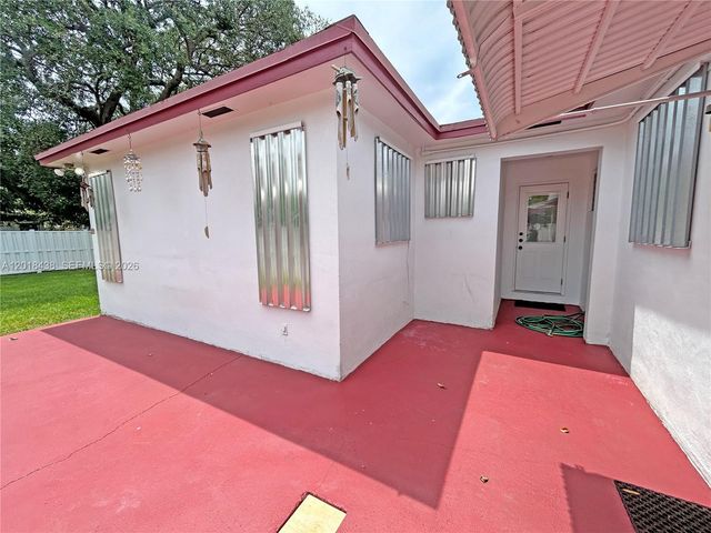 125 SW 3rd Ave, Hallandale Beach, FL 33009