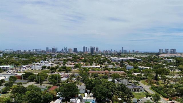 125 SW 3rd Ave, Hallandale Beach, FL 33009