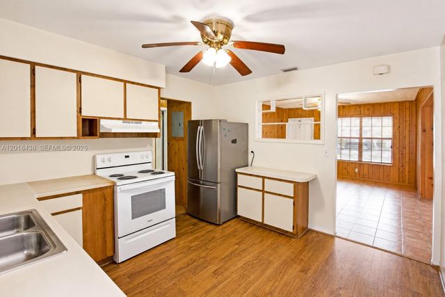 125 SW 3rd Ave, Hallandale Beach, FL 33009