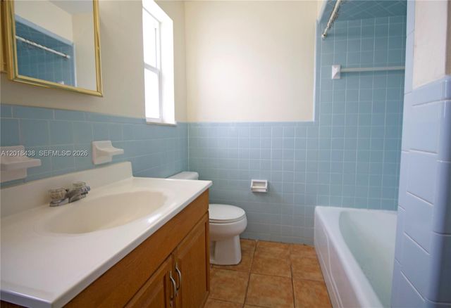 125 SW 3rd Ave, Hallandale Beach, FL 33009