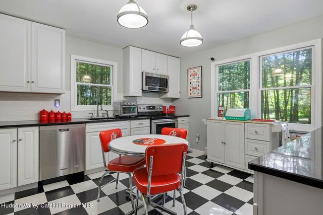 29 Maurizi Lane, Woodstock, NY 12498
