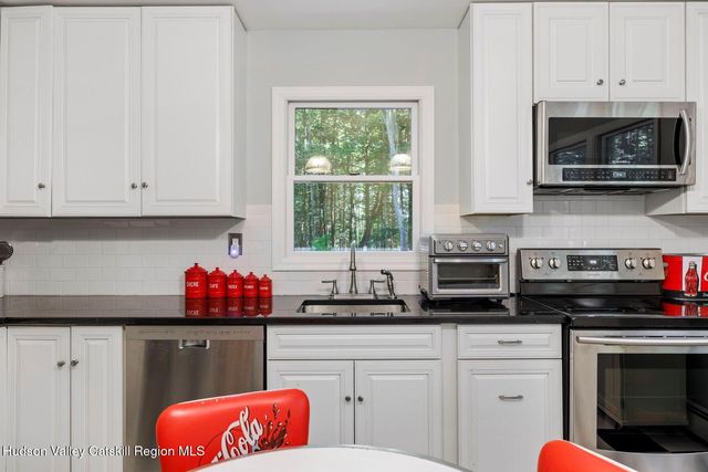 29 Maurizi Lane, Woodstock, NY 12498