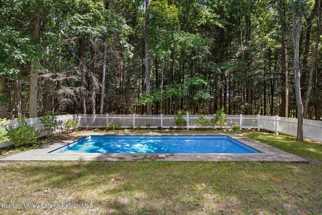 29 Maurizi Lane, Woodstock, NY 12498