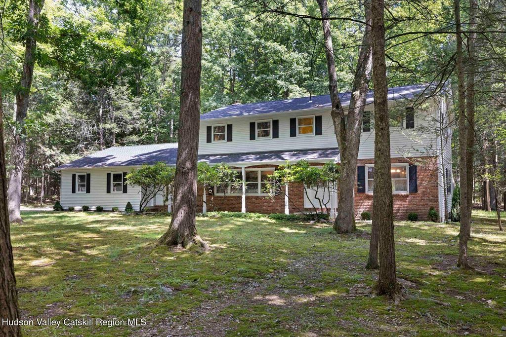 29 Maurizi Lane, Woodstock, NY 12498
