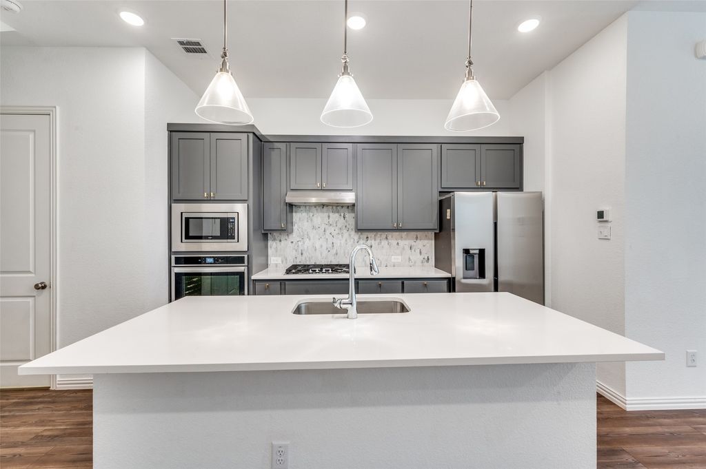 9912 Schramm Street, Irving, TX 75063