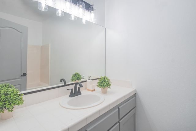 9962 N Woodrow Avenue, Fresno, CA 93720