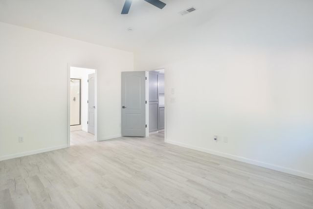 9962 N Woodrow Avenue, Fresno, CA 93720