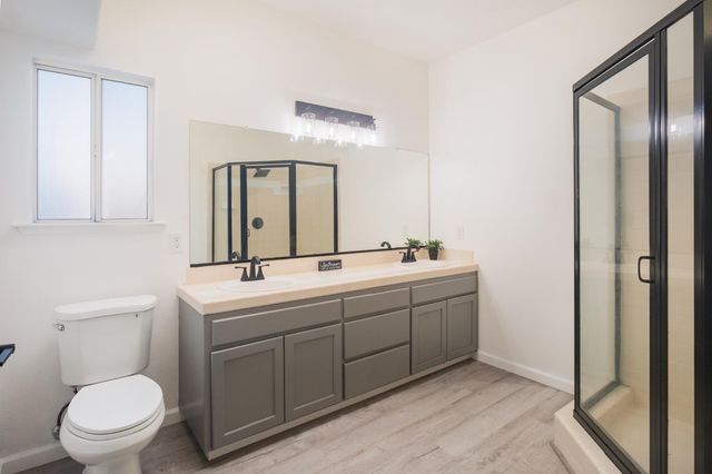 9962 N Woodrow Avenue, Fresno, CA 93720