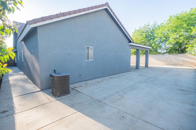 9962 N Woodrow Avenue, Fresno, CA 93720