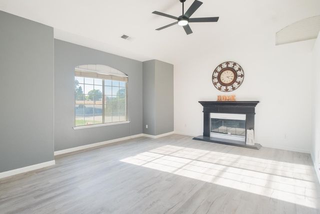 9962 N Woodrow Avenue, Fresno, CA 93720