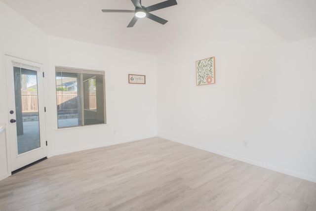 9962 N Woodrow Avenue, Fresno, CA 93720