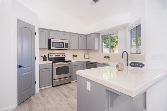 9962 N Woodrow Avenue, Fresno, CA 93720