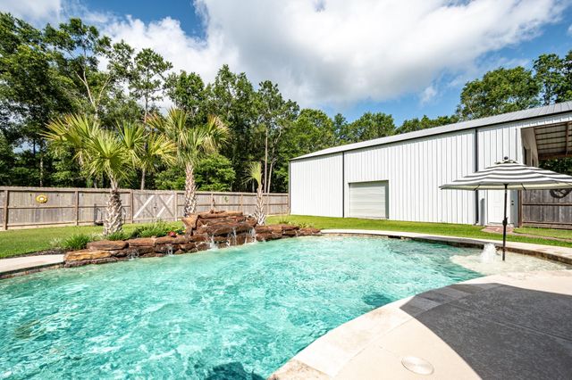 59 County Road 6324a, Dayton, TX 77535