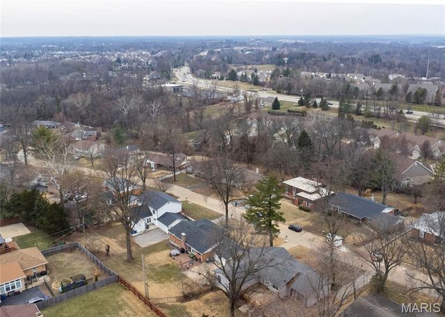 326 Renaldo Drive, Chesterfield, MO 63017