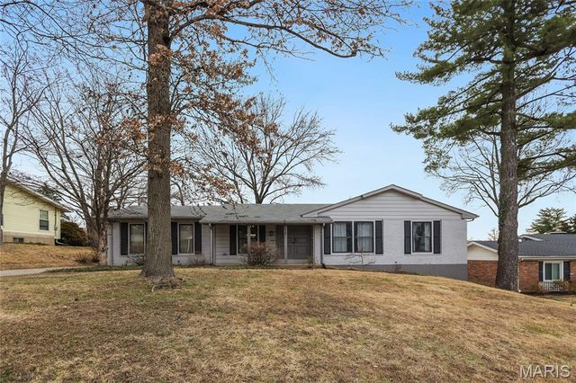 326 Renaldo Drive, Chesterfield, MO 63017