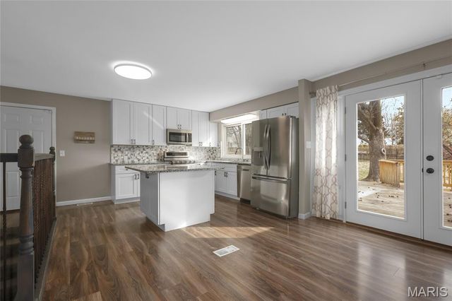 326 Renaldo Drive, Chesterfield, MO 63017