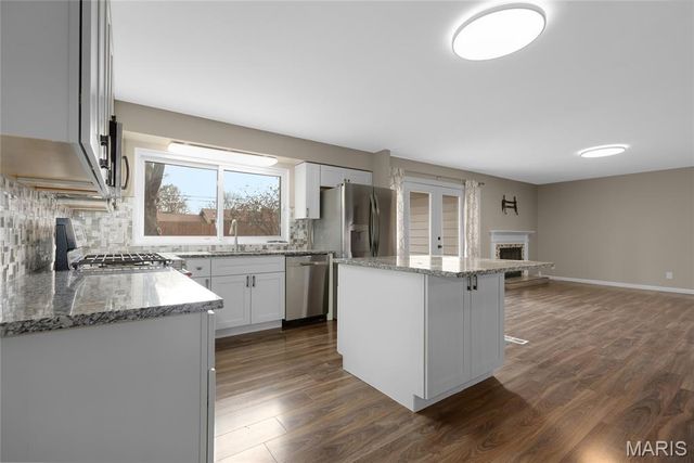 326 Renaldo Drive, Chesterfield, MO 63017