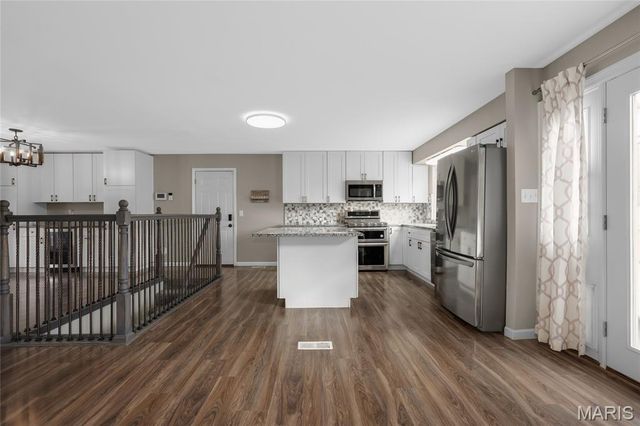 326 Renaldo Drive, Chesterfield, MO 63017