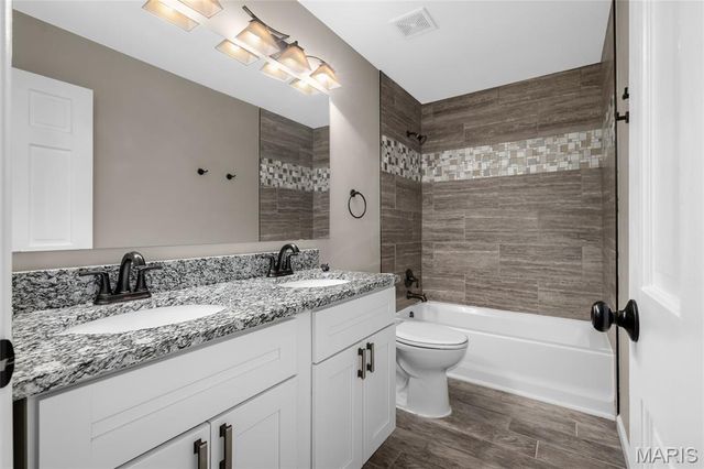 326 Renaldo Drive, Chesterfield, MO 63017