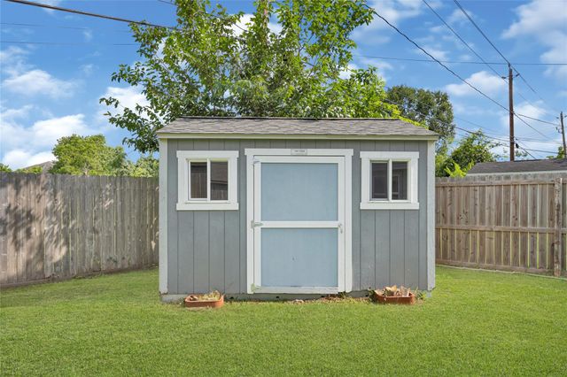9927 Southport Drive, Houston, TX 77089