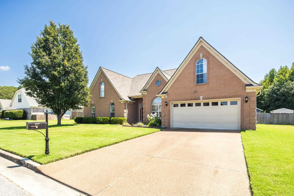 402 LILLEHAMMER CV, Memphis, TN 38018