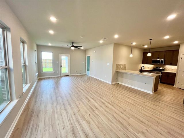 1010 Gentle Nook Drive, Beasley, TX 77417