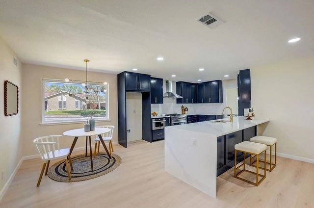 3040 Ponder Place, Dallas, TX 75229