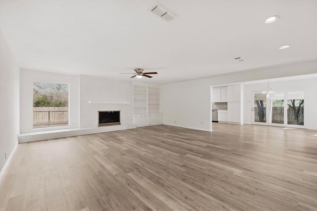 812 George ST, Taylor, TX 76574
