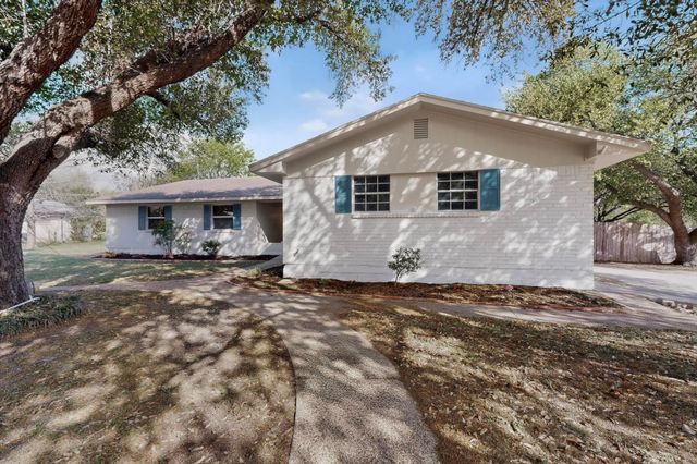 812 George ST, Taylor, TX 76574