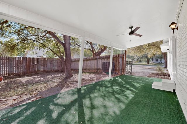 812 George ST, Taylor, TX 76574